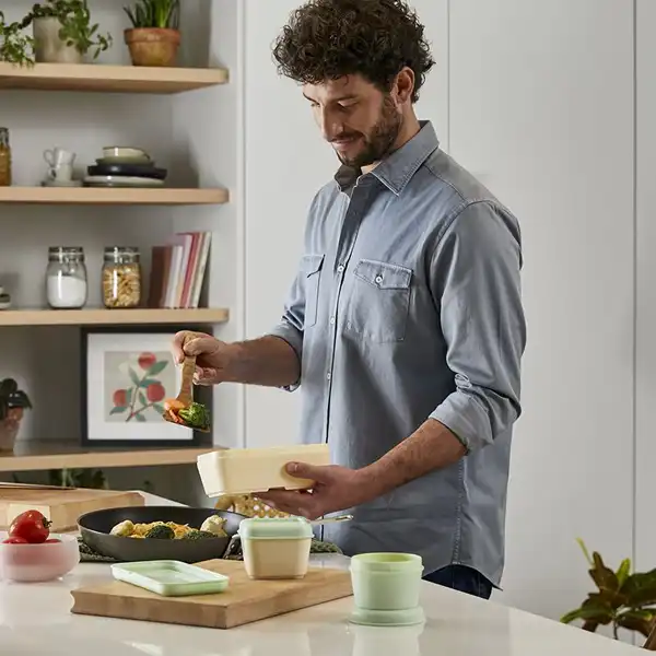 SANDWICHERA FIAMBRERA RECTANGULAR 0,75LT COLECCION 430 SINCE 1918 TAPA VERDE MILAN 085110P SANDWICHERA FIAMBRERA RECTANGULAR 0,75LT COLECCION 430 SINCE 1918 TAPA VERDE MILAN 085110P