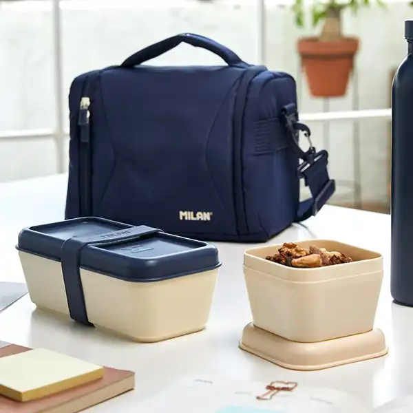 BOLSA ISOTERMICA PORTA ALIMENTOS 5 LT COLECCION 430 SINCE 1918 AZUL MARINO MILAN 08808SNCB BOLSA ISOTERMICA PORTA ALIMENTOS 5 LT COLECCION 430 SINCE 1918 AZUL MARINO MILAN 08808SNCB