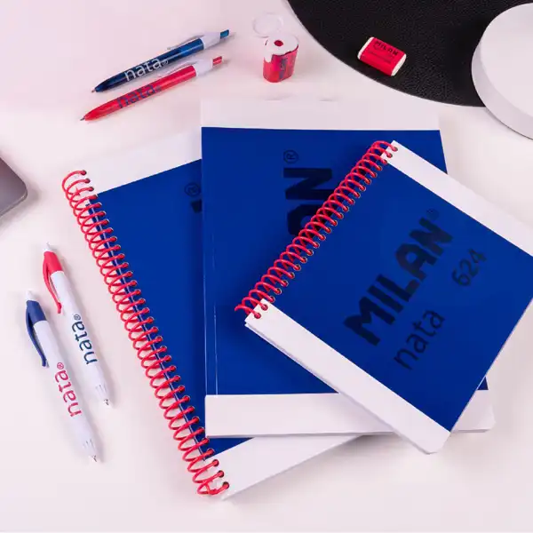 CUADERNO A4 CON ESPIRAL TAPA DURA 80HJ LISO 95GR AZUL MILAN 57041E80B